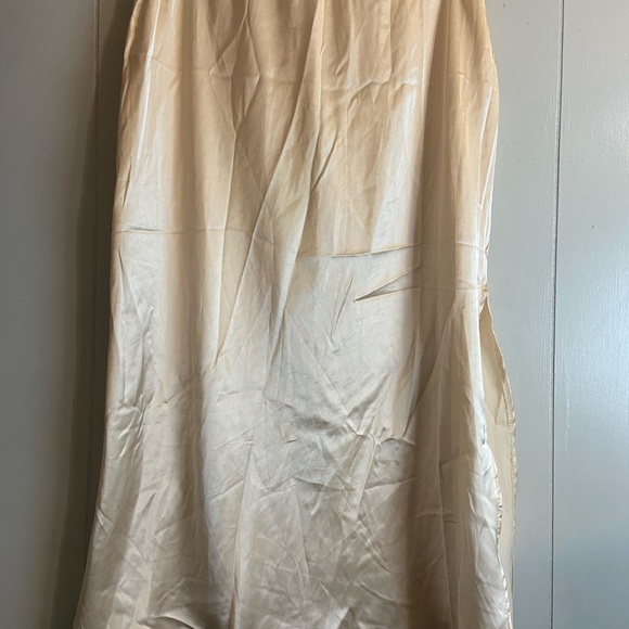 Nasty Gal side split hem collection champagne satin midi skirt US size 8 relaxed - Picture 8 of 9